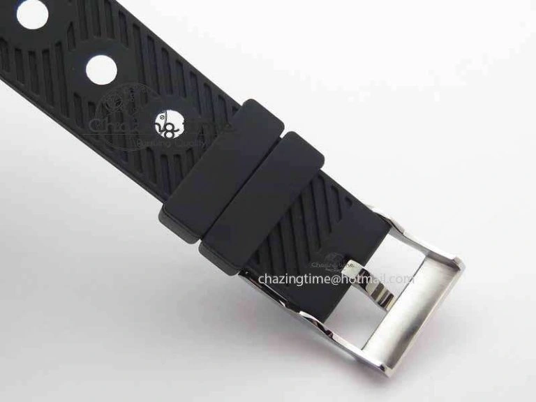 Functional SuperOcean SteelFish SS White Dial On Black Rubber Strap A 5733