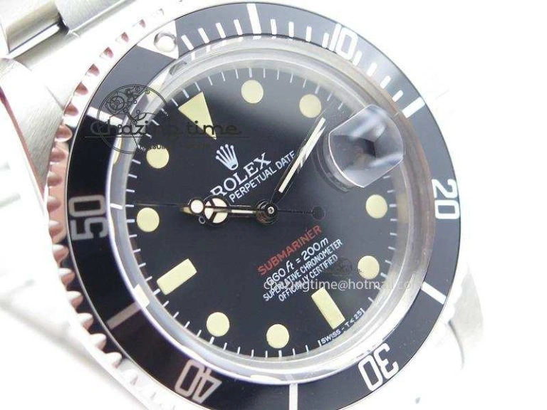 Sporty Vintage 1680 JKF Best Edition Red Submariner On Bracelet A 3982