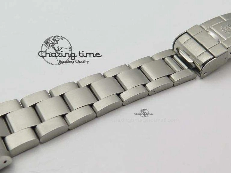 Sporty Vintage 1680 JKF Best Edition Red Submariner On Bracelet A 3982